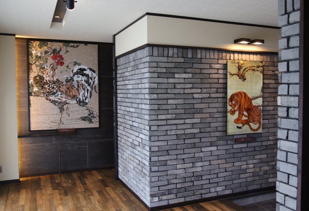 伊藤若冲のタイル画と漆画 澪工房 Mio Kobo 札幌でオーダー家具 インテリアの設計 製造