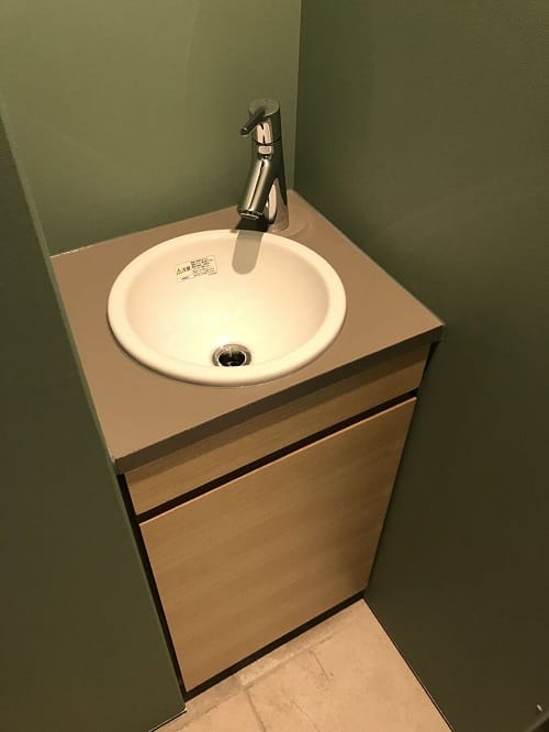 トイレ手洗い場　小さなスペース